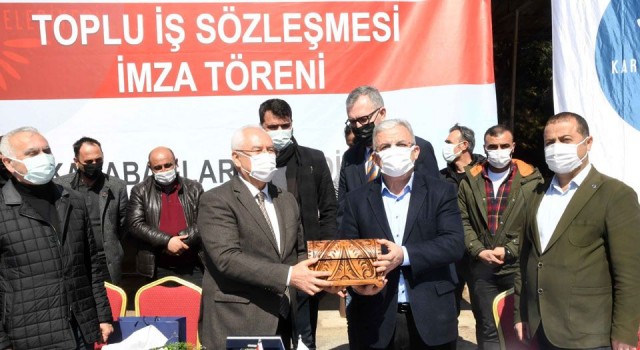 İzmir Karabağlar’da toplu sözleşme sevinci