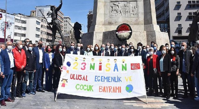 23 Nisan Kutlama Etkinlikleri Kapsamında Atatürk Anıtına Çelenk Koyma