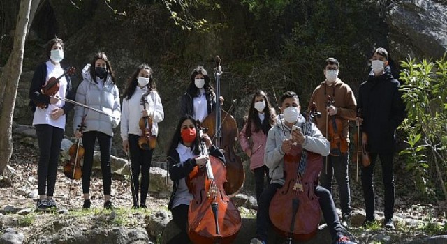 İnci Vakfı Çocuk Orkestrası, 23 Nisan’ı coşkuyla kutlamak için herkesi konser klibini izlemeye davet ediyor