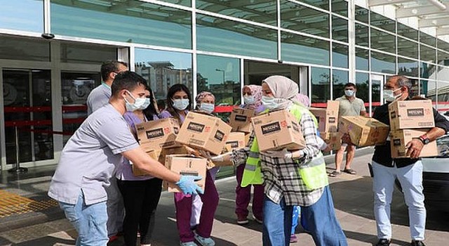 Başkan Böcek’ten sağlık çalışanlarına yorgunluk kahvesi