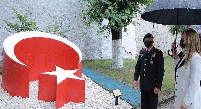 Jandarma’dan DEÜ’ye anlamlı emanet