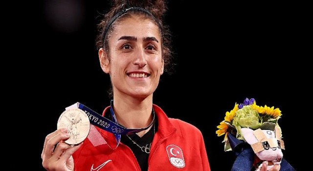 Olimpik Anneler projesinin sporcularından Hatice Kübra İlgün, Bronz Madalya kazandı