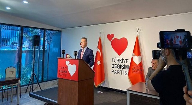 Türkiye Değişim Partisi Genel Başkanı Mustafa Sarıgül, Ankara’da Merkez Yürütme Kurulu Toplantısında basın açıklamasında bulundu.