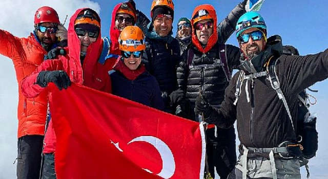 Arçelik ekibi Ağrı Dağı’nın zirvesine tırmanış gerçekleştirdi