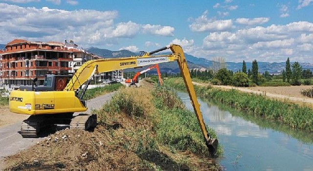 Balıkesir Büyükşehir Belediyesi, dere ıslah çalışmalarını sürdürüyor