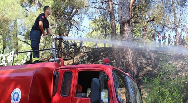 Kemer Çamyuva ve Yenimahalle’de çıkan yangın söndürüldü