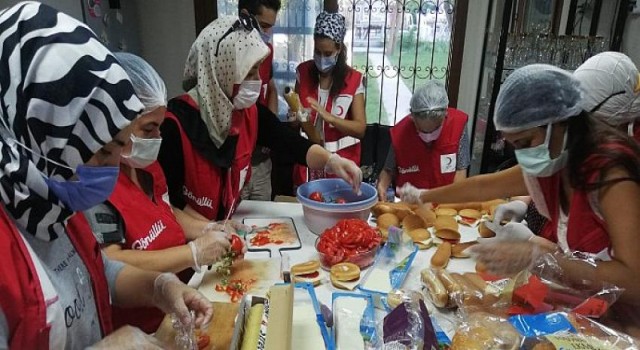 Türk Kızılay Urla’dan söndürme çalışmalarına destek