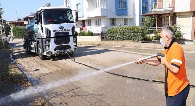 Yalova Belediyesi temizlik ordusu çalışmalarına devam ediyor