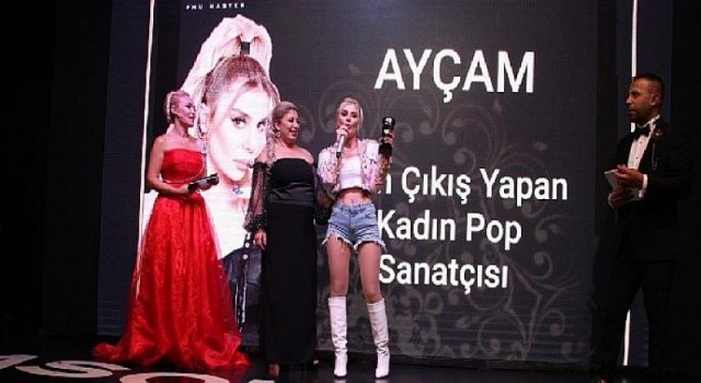 Ayçam’a Yılın En İyi Kadın Pop Sanatçısı Ödülü