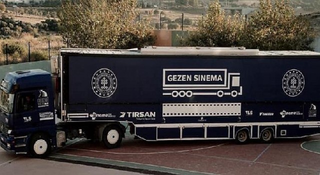 ‘Gezen Sinema Tırı’ Karabağlar’da çocukları sevindirdi