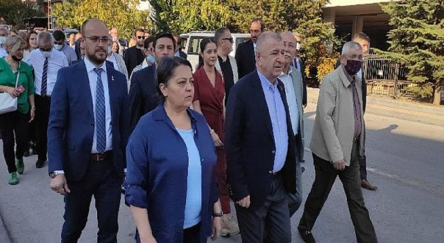 Zafer Partisi Genel Başkanı Ümit Özdağ , “Boş bavul birilerinin gitmesi gerektiğini göstermeli”