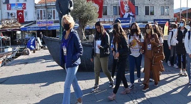 Beş Yabancı Ülkeden Öğrenciler Foça’yı Gezdiler