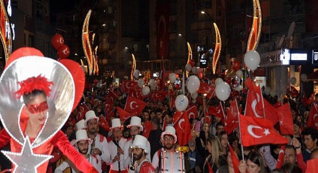 Cumhuriyet Fener Alayı ve Konser: Bin Yaşasın Cumhuriyet