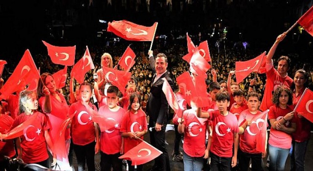 Ferhat Göçer Cumhuriyet Konserini Antalya’da Verdi