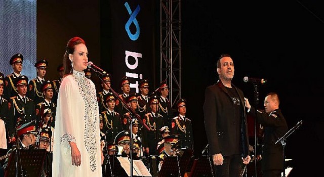 “Manavgat İyilik Hareketi” öncülüğünde Haluk Levent ve Kızıl Ordu Korosu’ndan unutulmaz konser