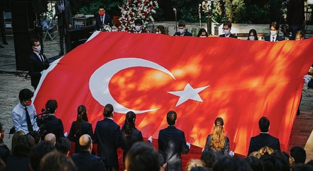 Anıtkabir’de Dalgalanan Şanlı Bayrak İzmir’de!