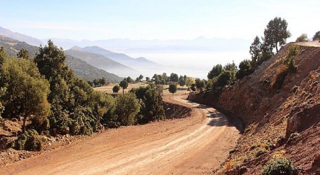 Elmalı Yuva Mahallesi yayla yolu yenileniyor