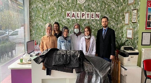 İyi Kalpler Derneği İhtiyaç Sahiplerine Mont Desteğinde bulunuyor