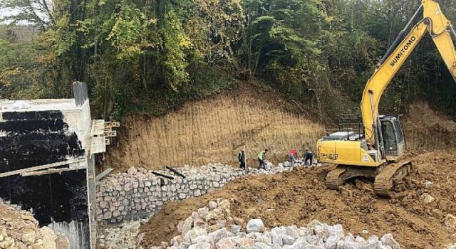 İzmit Eseler köyüne menfez yapılıyor