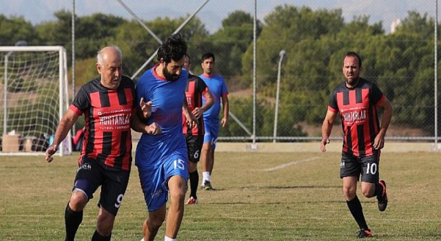 Muhtarlar Futbol Turnuvası’nda heyecan sürüyor