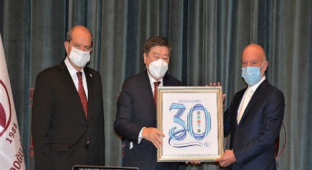 Türki Cumhuriyetlerin bağımsızlıklarının 30’uncu yıl şerefine düzenlenen fotoğraf sergisi, Yakın Doğu Üniversitesi Atatürk Kültür ve Kongre Merkezi Sergi Salonu’nda açıldı