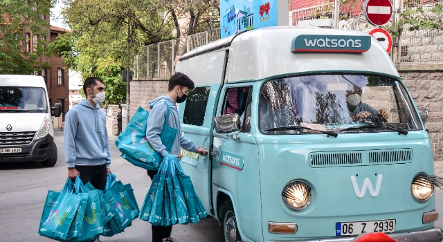 Watsons’ın Renkli Dünyası   WBus Watsons Minibüsü ile Üniversitelilerin Yanında!