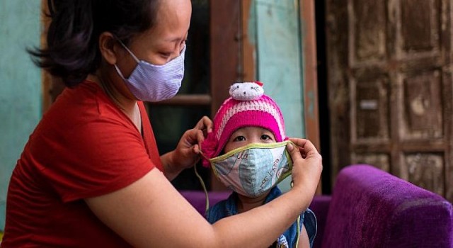 75. yılında UNICEF, COVID-19’un çocuklar için kaydedilmiş neredeyse tüm ilerlemeleri ortadan kaldırdığına, 100 milyon çocuğun daha yoksullaştığına ilişkin uyarılarda bulunuyor