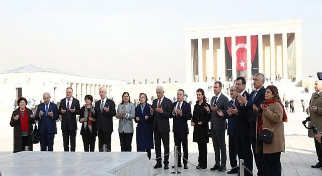 Başkan Muhittin Böcek Ata’nın huzurunda