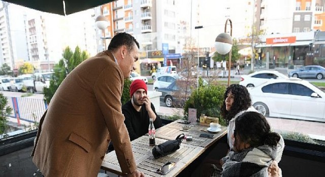 Başkan Özyiğit, Üniversite Caddesi esnafını gezdi