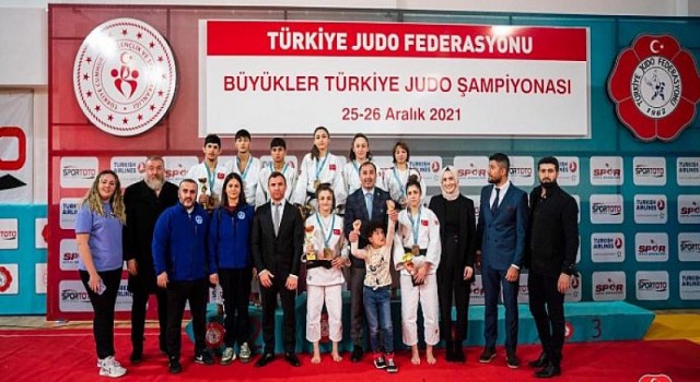 Büyüklerde zirvede Kağıtspor var