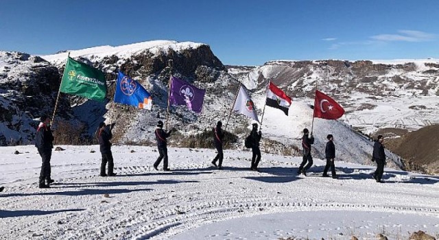 İzciler Sarıkamış şehitleri için -30 derecede çadırda sabahladı