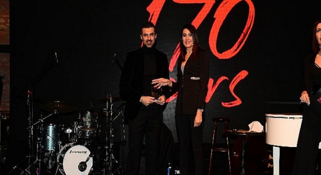 Singer’in 170. Yıl Sergisi Moda ve Cemiyet Hayatının Ünlü Simalarını Buluşturdu