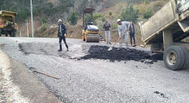 Alanya kırsalında yol bakım çalışmaları devam ediyor