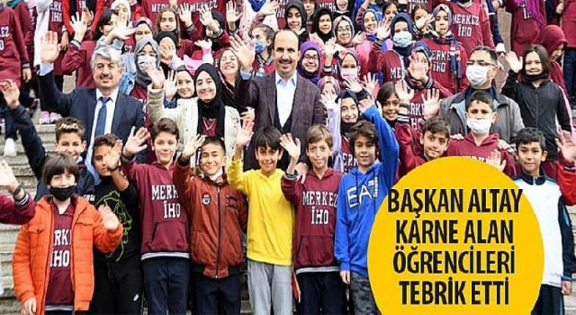 Başkan Altay Karne Alan Öğrencileri Tebrik Etti