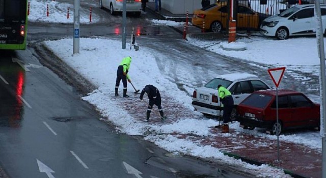 Büyükşehir’in kar mesaisi devam ediyor