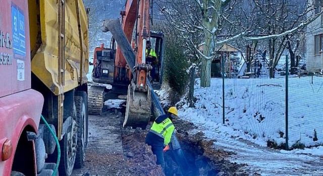 Kar Altında İçmesuyu Hattı Yenileme Çalışmaları Devam Ediyor