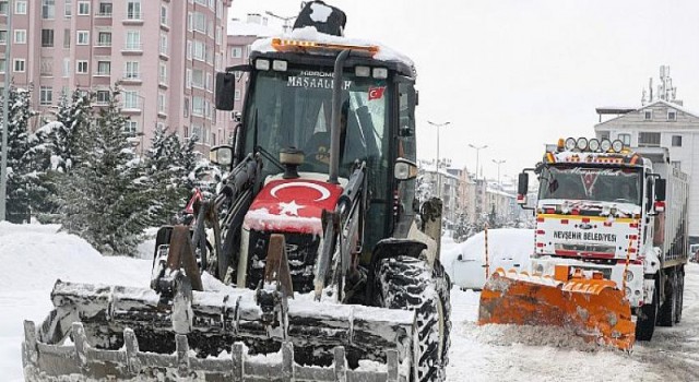 Kar Temizliği İçin Bazı Caddeler Bu Akşam Kısa Süreliğine Trafiğe Kapatılacak