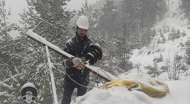 Toroslar EDAŞ kar mesaisine davam ediyor