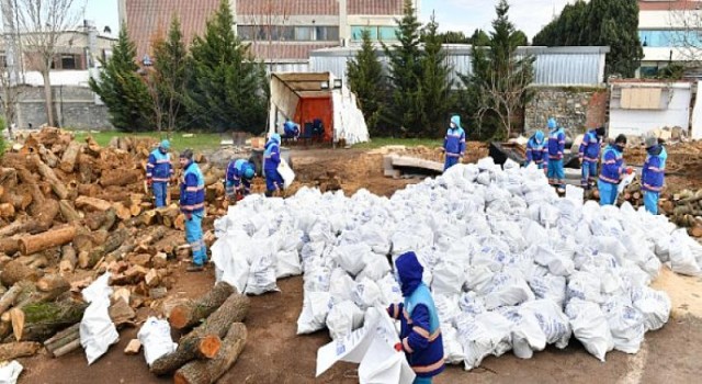 Üsküdar’da İhtiyaç Sahiplerinin Evleri Geri Dönüşüm İle Isınıyor