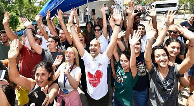 Başkan Soyer: Her konuda gençlerimizin yanındayız