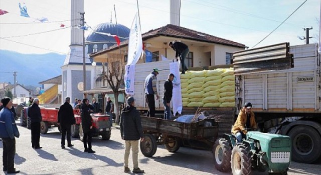 Büyükşehir’in gübre desteği çiftçilerin yüzünü güldürüyor