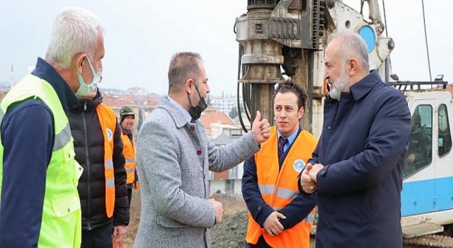 Çiftlikköy Şehit Ömer Halisdemir Caddesi’nde Fore Kazık Çalışmaları Başladı