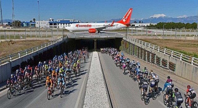 Corendon Airlines uçağı, bir kez daha Tour of Antalya’nın simge fotoğrafında yer aldı