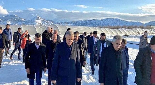 Gelecek Partisinden Bir Heyet Günlerdir Elektriksiz Kalan Isparta’ya Çıkarma Yaptı