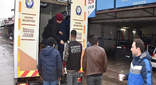 Salihli Belediyesi’nden Sanayi Esnaflarına Sıcak Çorba İkramı