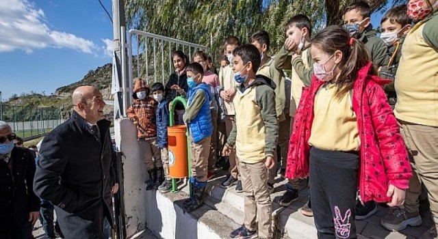 Soyer’den Menemen Çukurköy İlkokulu’na ziyaret