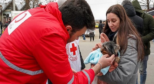 Türk Kızılay Öncü Ekipleri Ukrayna’nın Güneybatı Sınırında