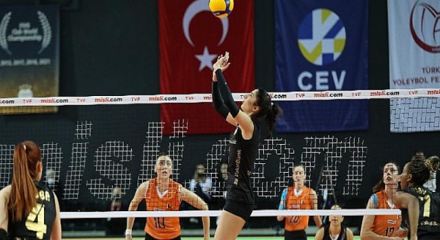 VakıfBank erteleme maçında set vermedi