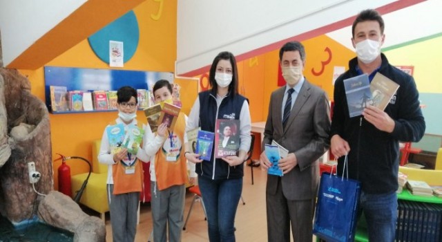 Aliağa Belediyesi’nden Okullara 5 Bin 260 Kitap