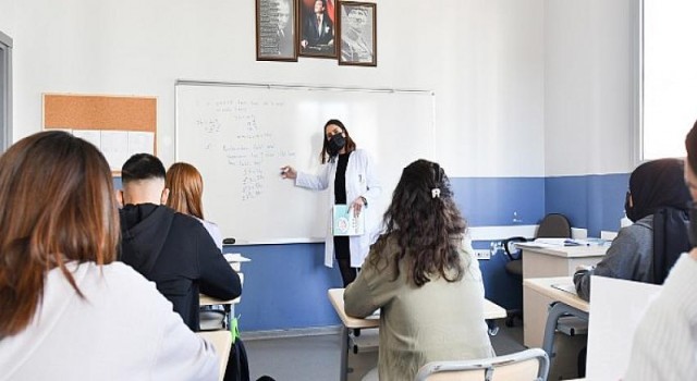 Bayraklı Belediyesi Sosyal Etkinlik Merkezi’nde kayıtlar başladı